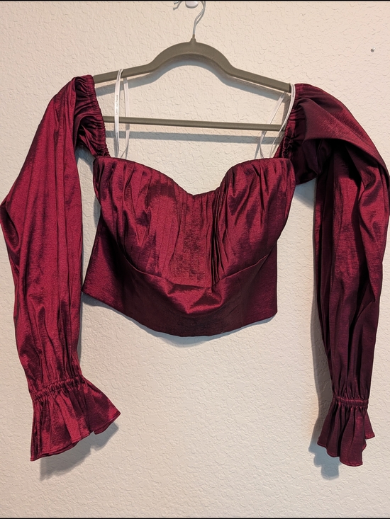 Lovers + Friends Tops - Lovers + Friends Maroon Off-Shoulder Sleeve Crop Top Size Large L Satin Shine
